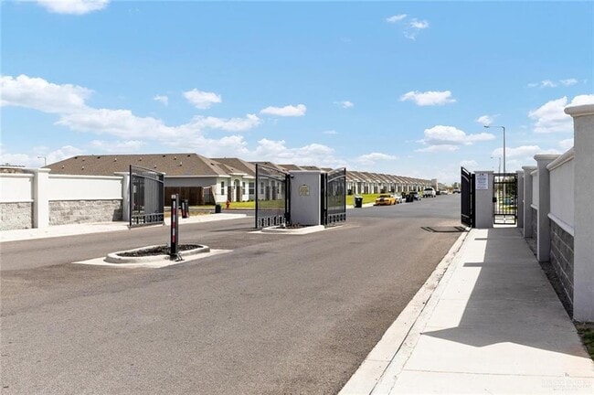 Building Photo - 300 S Retama Ln