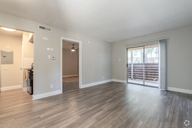 1 habitación, 1 baño, 561 pies cuadrados, sala de estar - Flintridge Apartments