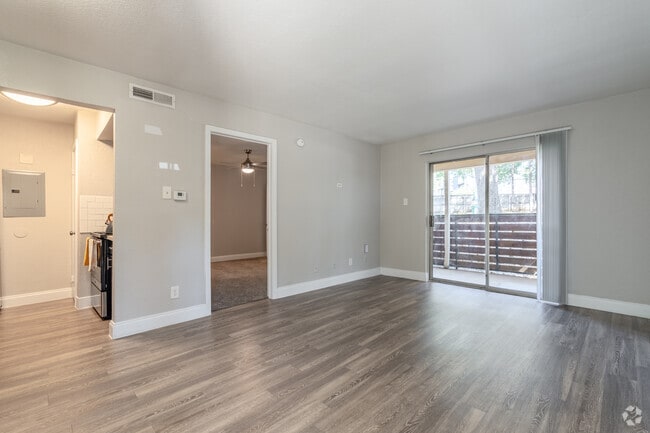 1BR, 1BA - 561SF - Living Room - Flintridge Apartments