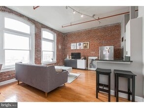 Building Photo - 1010 Race St