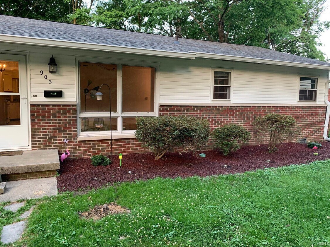 Primary Photo - 905 S Eastside Dr