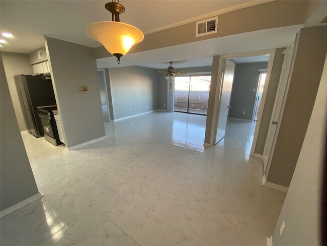 Foto del edificio - 8431 Hearth Dr