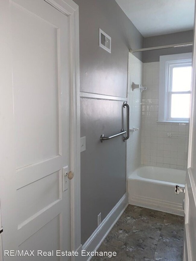 Building Photo - 2 br, 1 bath House - 311 East 15th Street