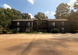 Building Photo - 20 Knights Cove