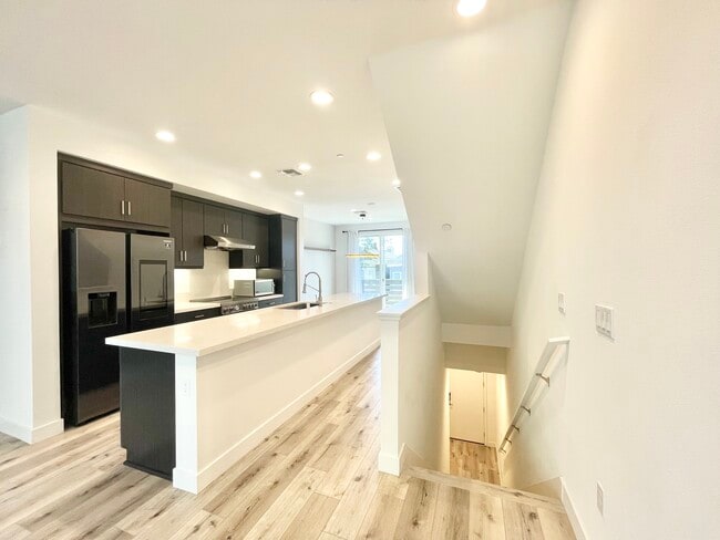 Kitchen with large island - 2374 Filbert St