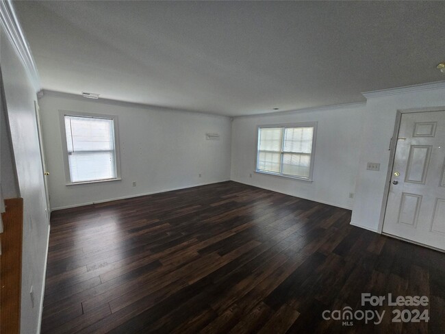 Foto del edificio - 4707 Mortonhall Rd