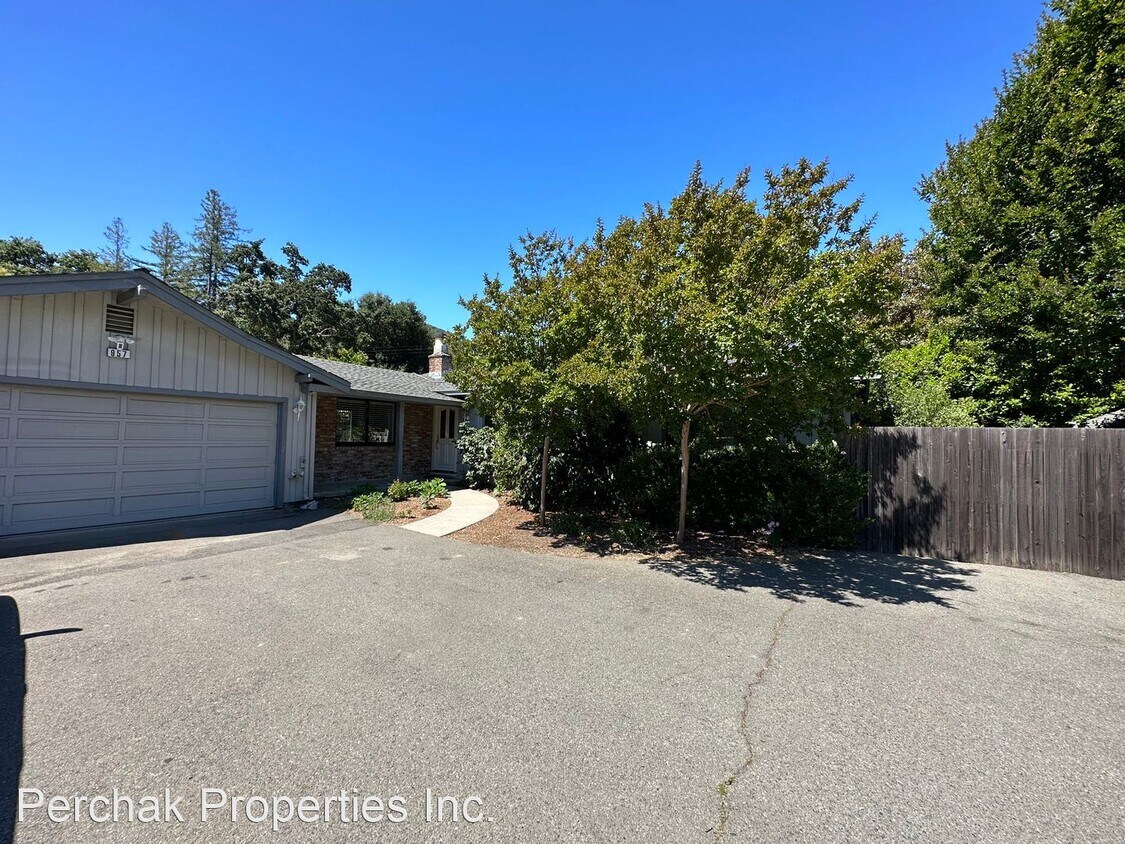 Primary Photo - 4 br, 2 bath House - 957 Forest Lane