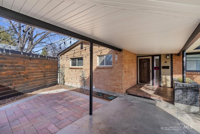 Foto del edificio - 5126 Bel Air St