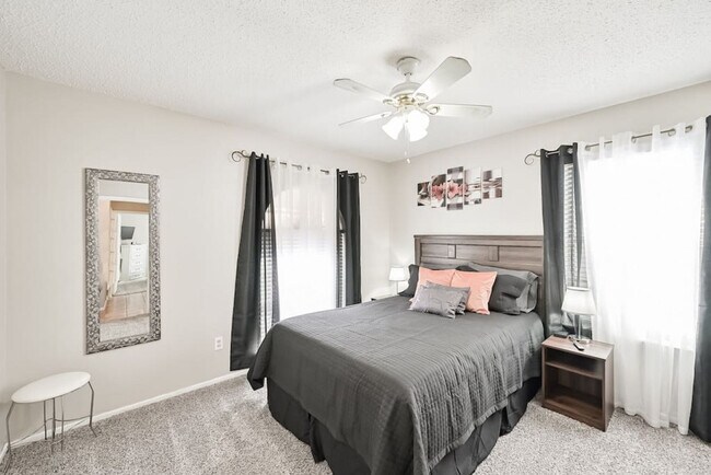 Foto del edificio - 1712 Meadowlane Terrace