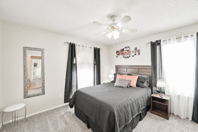 Building Photo - 1712 Meadowlane Terrace