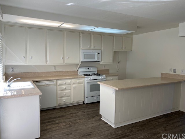Foto del edificio - 341 Woodland Pl