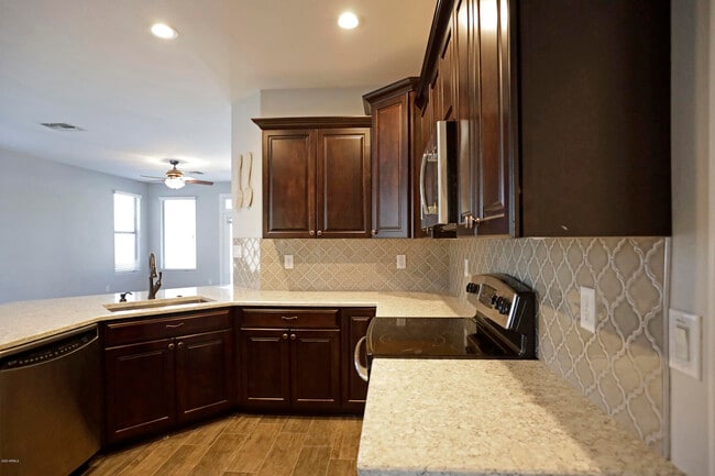 Building Photo - 5981 S Legend Dr