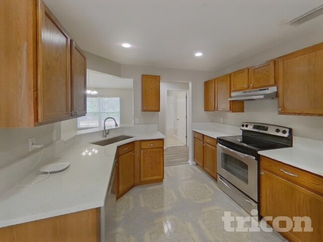 Building Photo - 233 Lakeway Ln