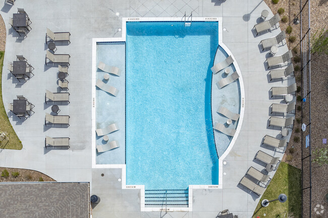 Pool - Range at Reunion