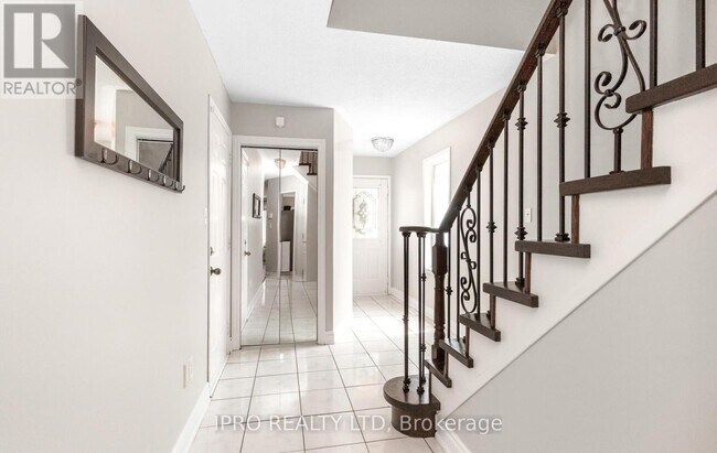 Building Photo - 116 Lake Louise Dr