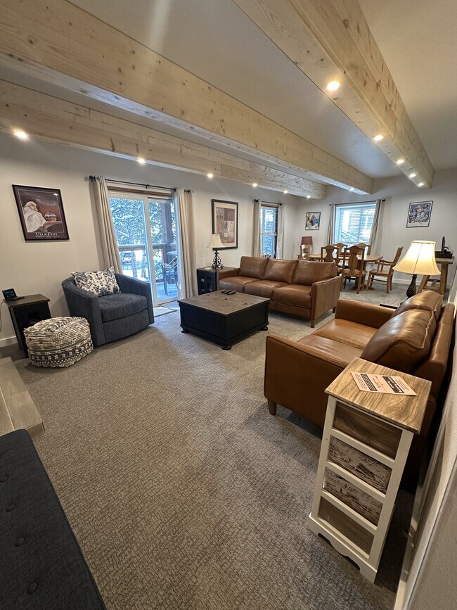 Foto del edificio - 700 Snowberry Ln
