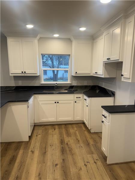 Foto del edificio - 207 Laurel Ln