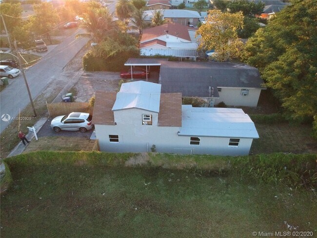 Building Photo - 1713 NW 76th Terrace