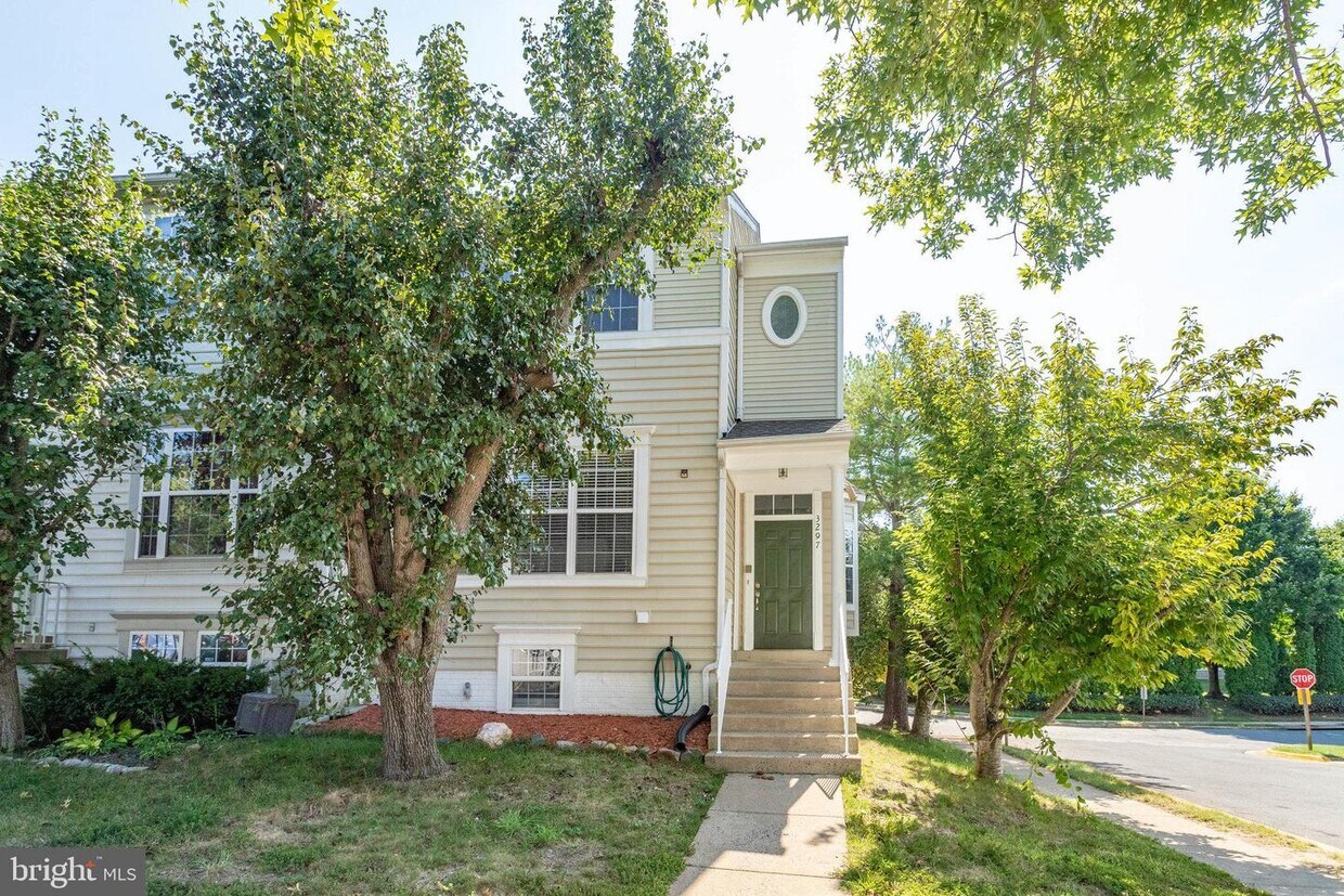 3297 Gina Pl, Woodbridge, VA 22193 Townhome Rentals in Woodbridge VA