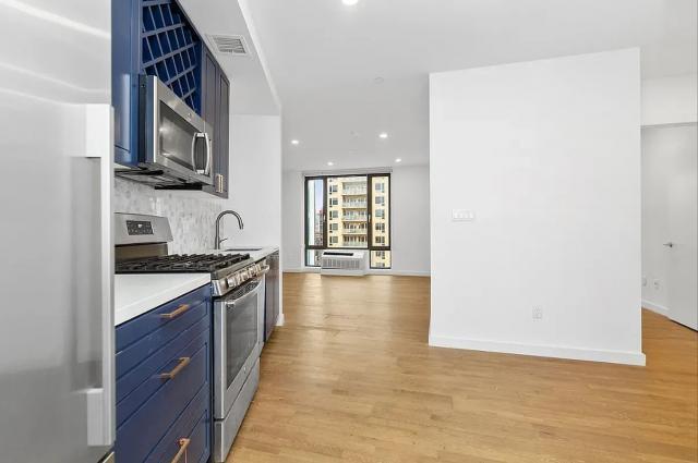 Foto del edificio - 2 bedroom in LONG ISLAND CITY NY 11101