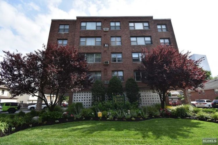275 Hoym St Unit 2E, Fort Lee, NJ 07024 Condo for Rent in Fort Lee, NJ