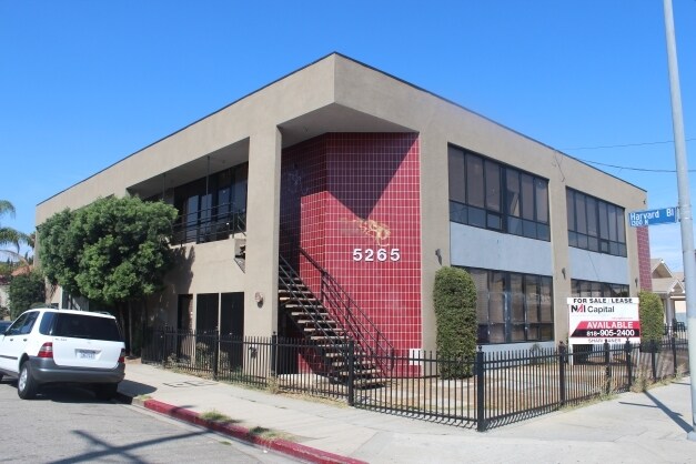Building Photo - 5265 Fountain Ave
