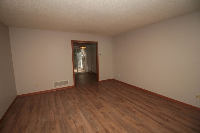 Building Photo - Charming 3 Bedroom for Rent in Minnetonka!
