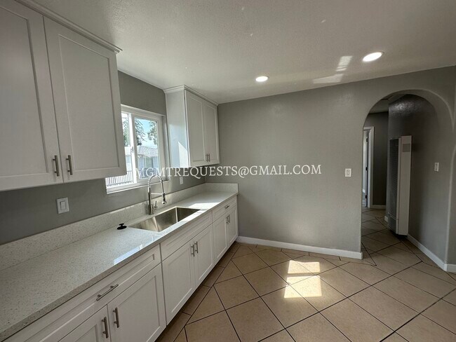 Foto del edificio - 11617 Kornblum Avenue, Unit 11621