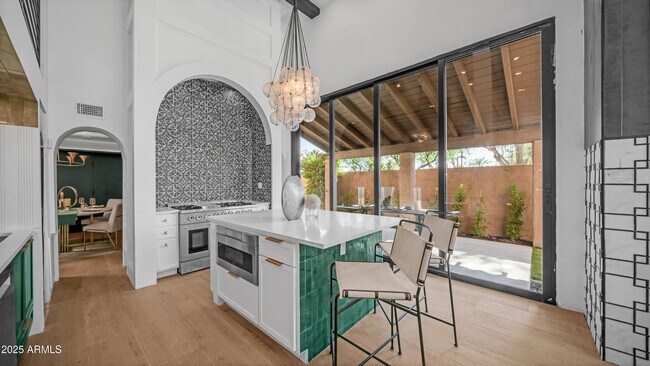 Foto del edificio - 4434 E Camelback Rd