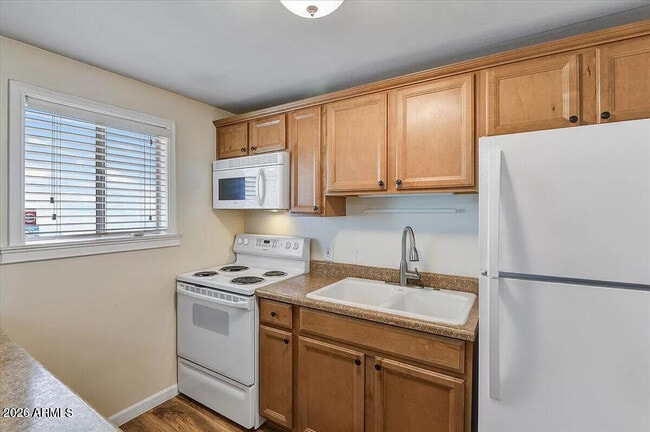 Building Photo - 6125 E Indian School Rd