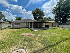 Building Photo - 617 Fostoria Ln Building Photo - 617 Fostoria Ln