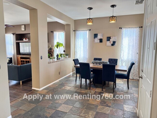 Foto del edificio - Huge 3 Bed 2 Bath Home With Pool & Spa in Hacienda Heights Neighborhood!!