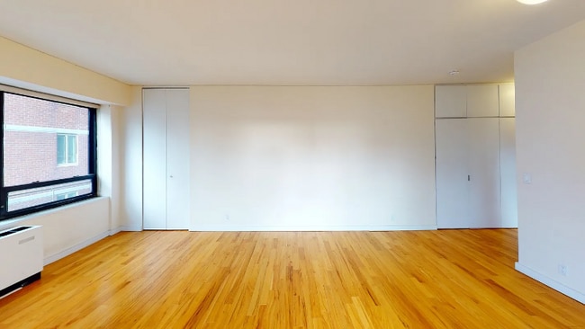 Building Photo - 240 E 47th St