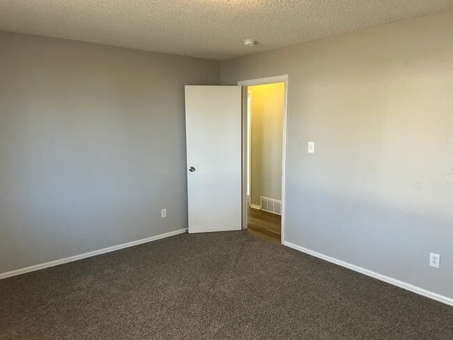 Foto del edificio - 4742 Malaya St