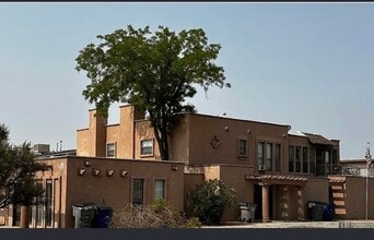 Building Photo - 1605 Common Dr