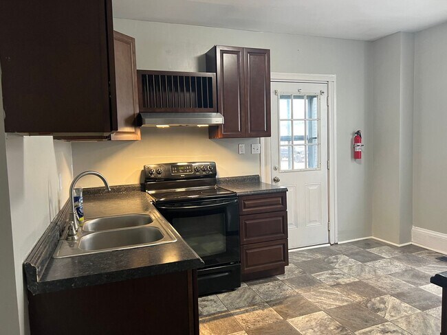 Building Photo - 3bd half a double in Bloomsburg School Dis...