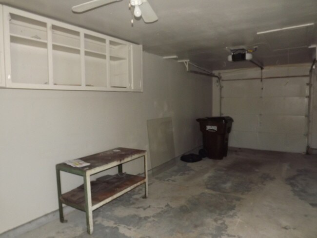 Building Photo - Convenient New Lebanon Ranch Home!