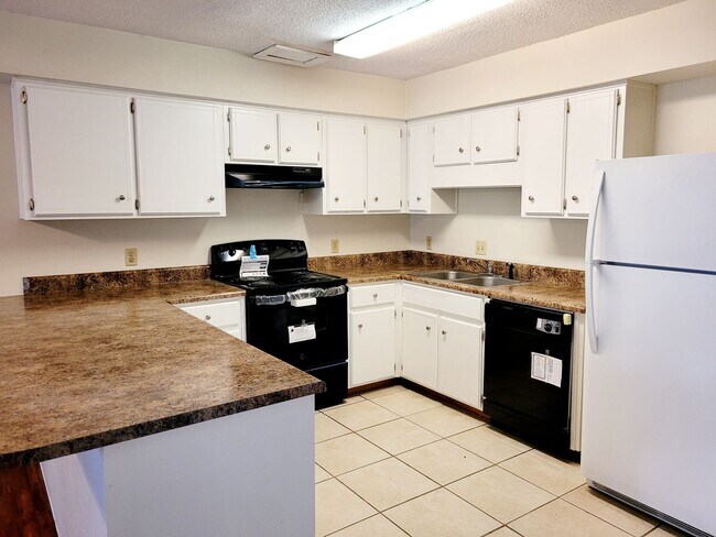 Building Photo - 2 Bed 1.5 Bath - Home in Pensacola