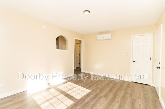 Foto del edificio - 2425 Ashmore Ave