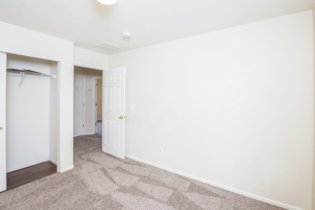 Foto del edificio - 57 Meadowlark Cir