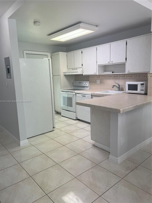 Foto del edificio - 240 Galen Dr