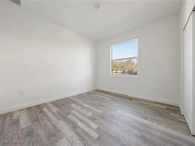 Building Photo - 2206-2208 Leda Ave S