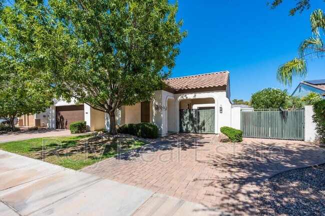 Foto del edificio - 734 W Juniper Ln