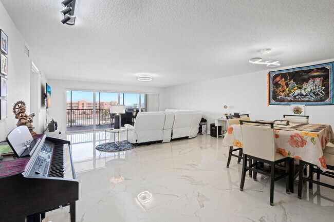 Building Photo - 123 Lancha Cir