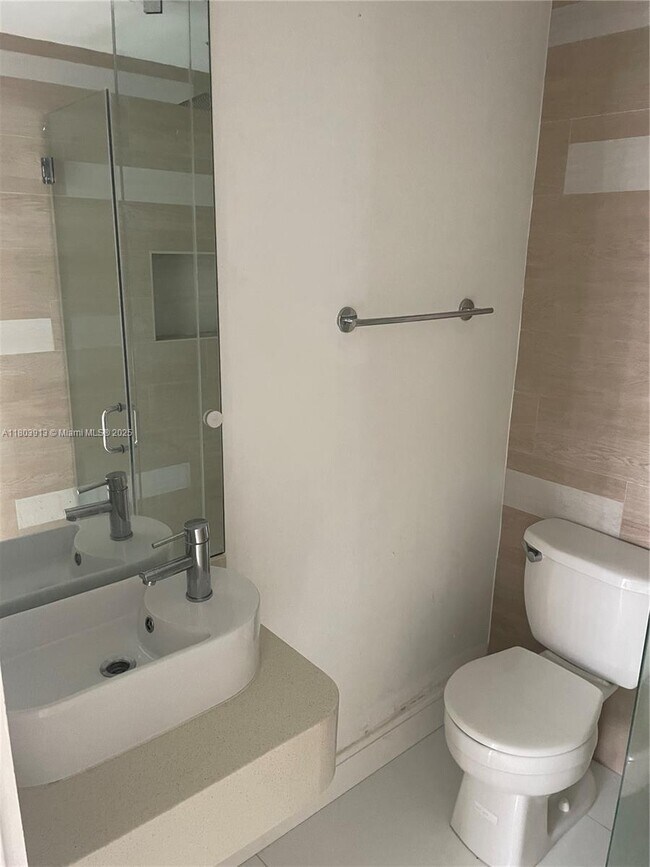 Foto del edificio - 3155 NE 184th St