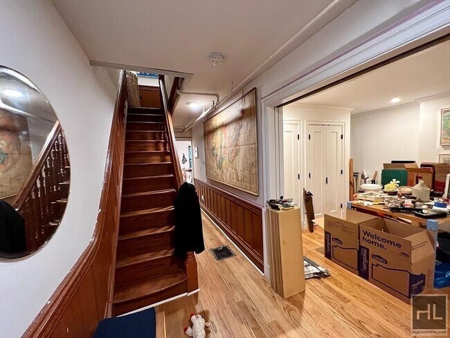 Foto del edificio - Fully Restored 3BR 2BA Brownstone Duplex w...