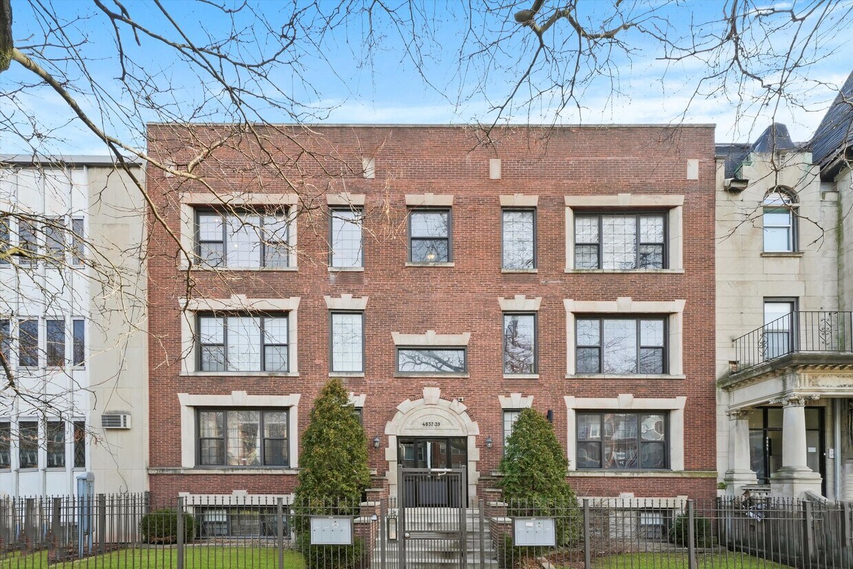 Primary Photo - 4839 S Michigan Ave