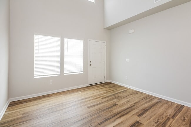 Foto del edificio - 7260 Bellacroft Dr