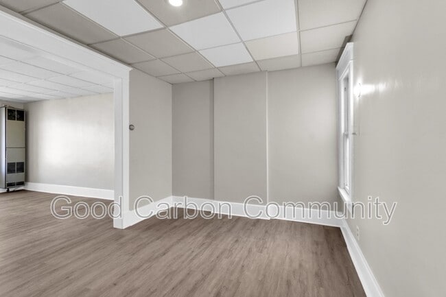 Foto del edificio - 1247 Hertel Ave