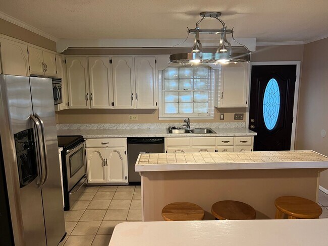 Foto del edificio - 110 Laurel Cir